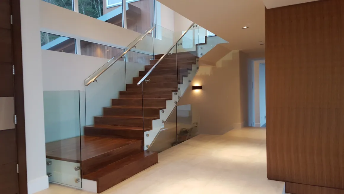STRAIGHT STAIRS