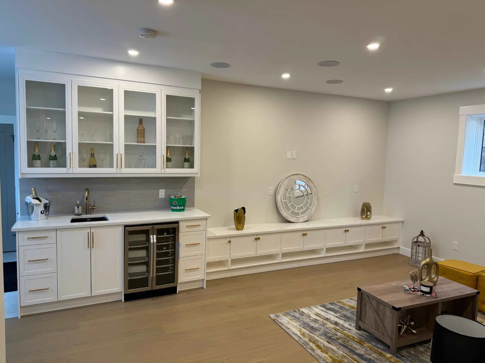 Hutch & Dining Area