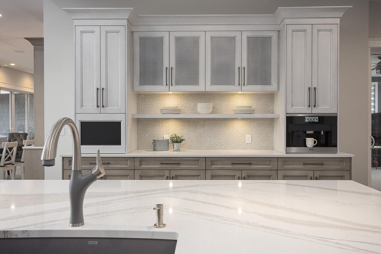 Lakeside Transitional Kitchen Design and Renovation