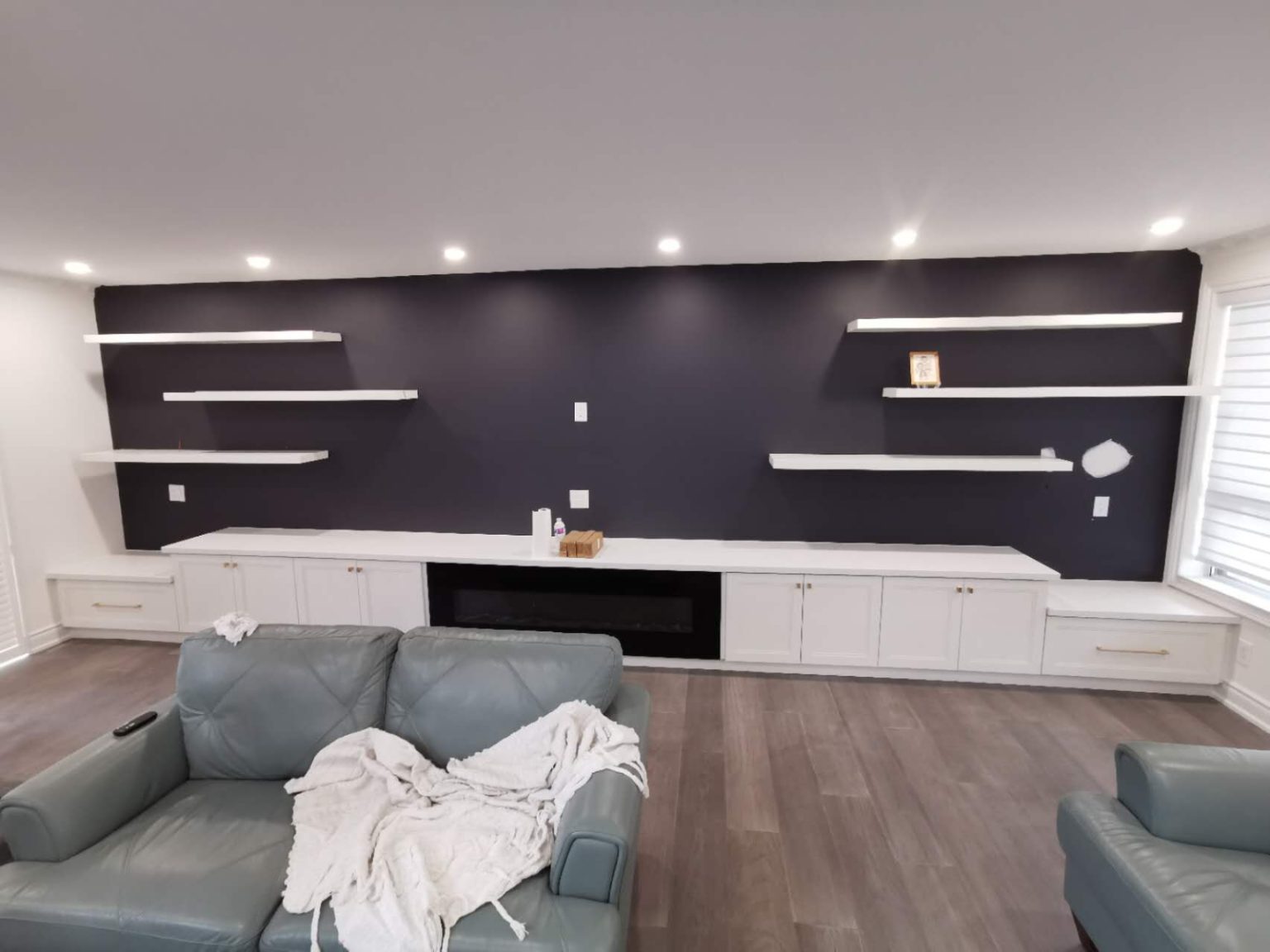 TV wall/Fireplace