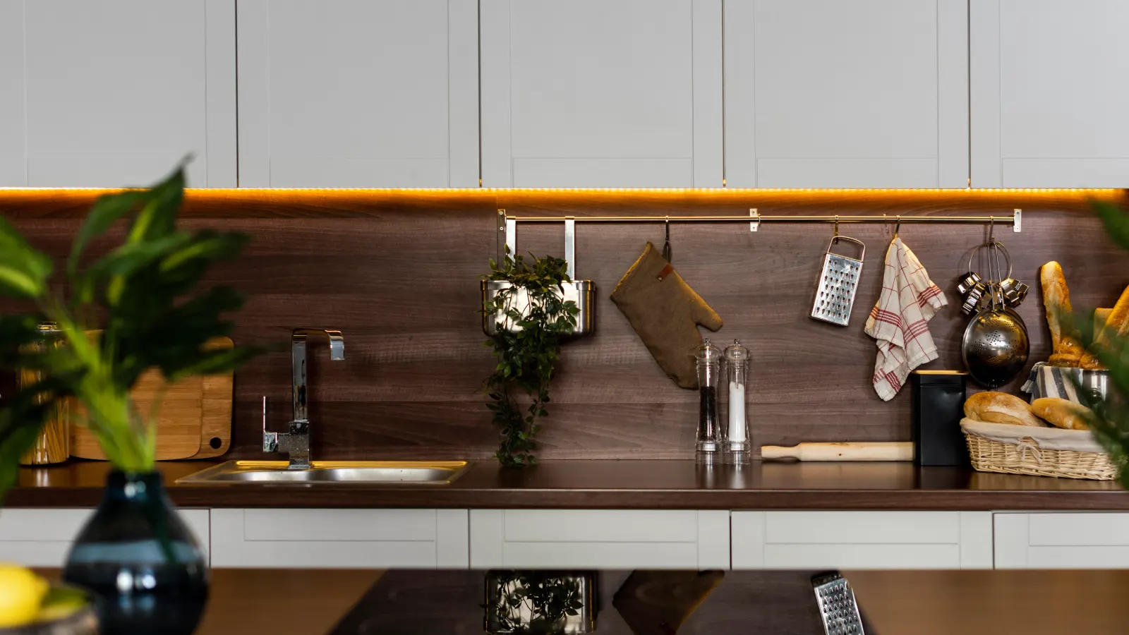 CABINET LIGHT